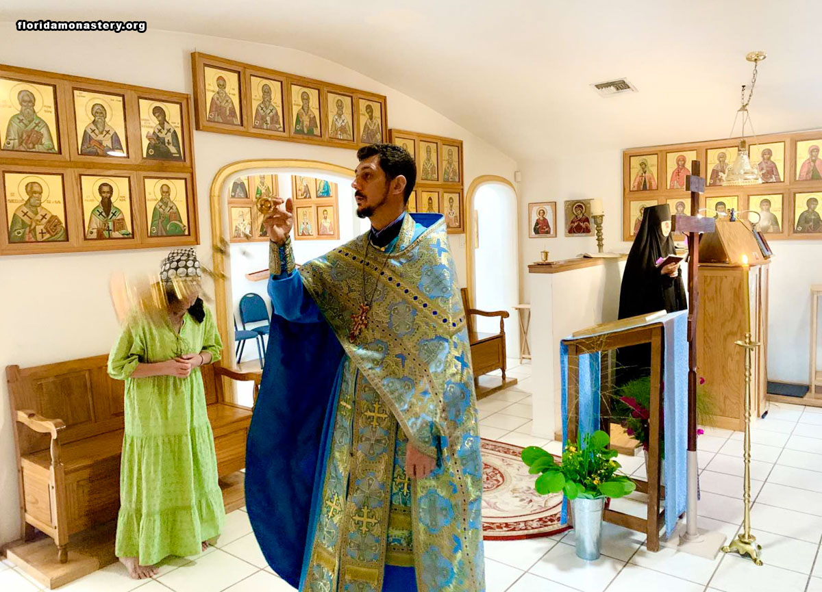 На праздник Благовещения в православном монастыре в Форт-Майерсе совершили Божественную литургию